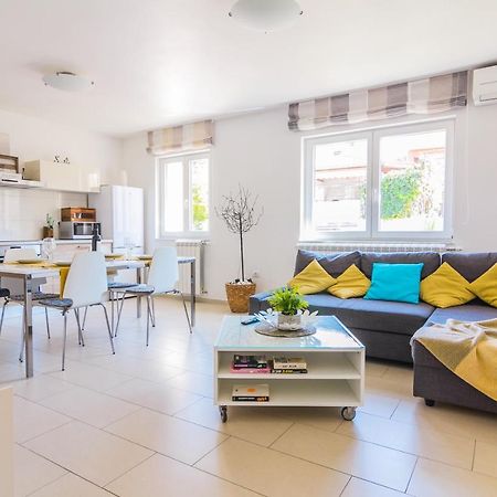 Apartments Nicole Pula Zewnętrze zdjęcie