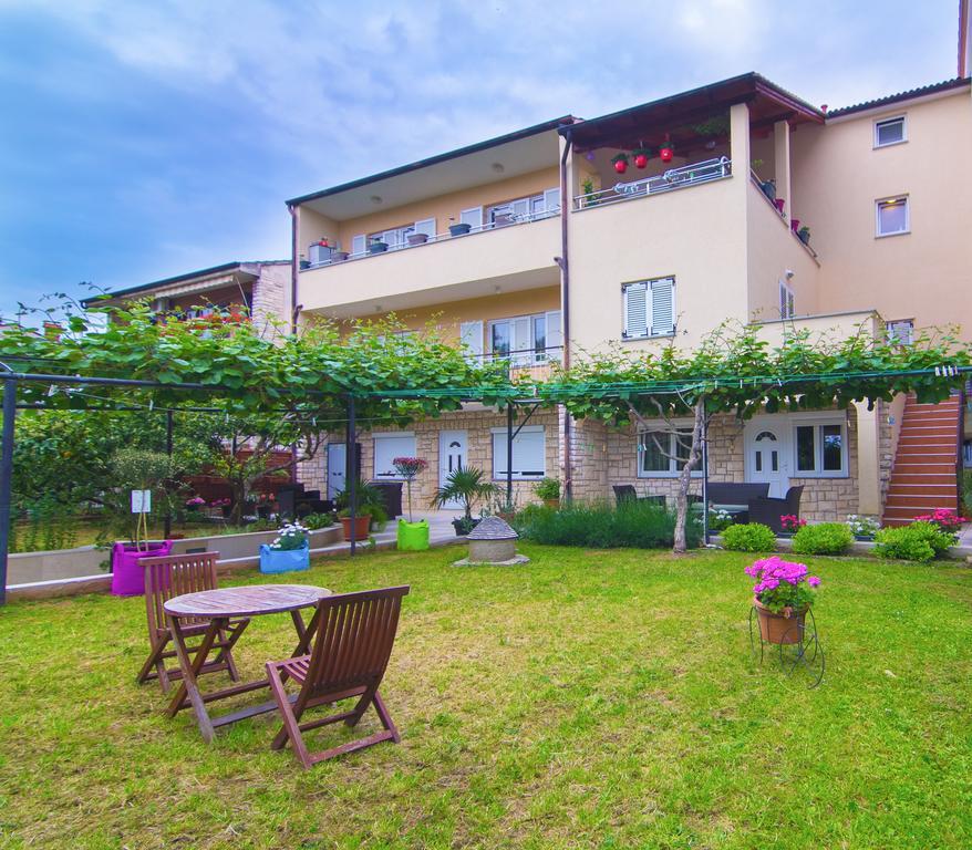 Apartments Nicole Pula Zewnętrze zdjęcie