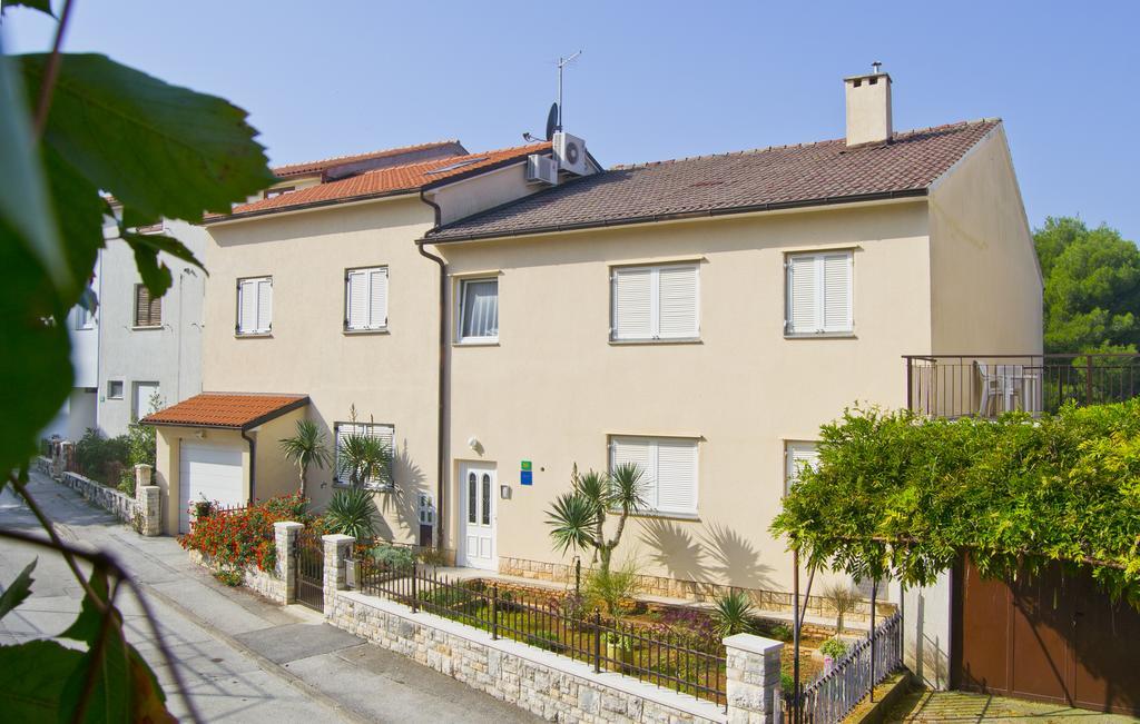 Apartments Nicole Pula Zewnętrze zdjęcie
