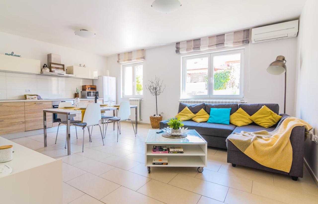 Apartments Nicole Pula Zewnętrze zdjęcie